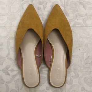 Mustard pointed toe flats from H&M